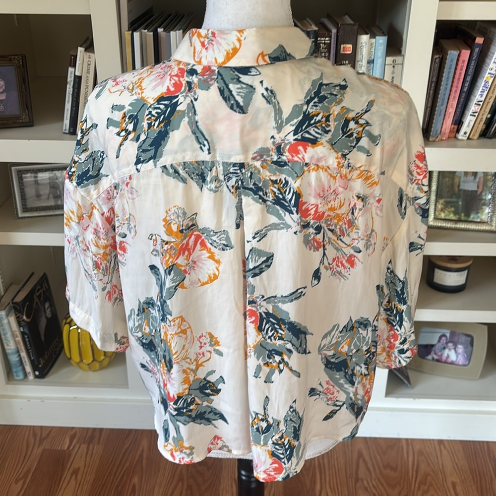 Free People Oversize Cropped Button Down Lily of the Valley Top Small Hawaiian - Picture 5 of 10